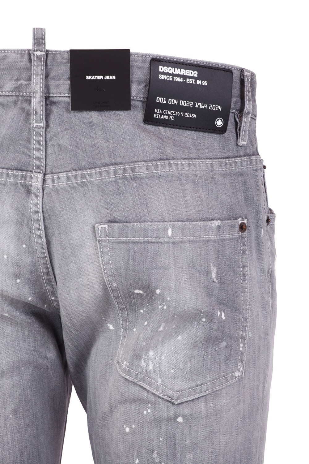 shop DSQUARED2 Saldi Jeans: DSQUARED2 jeans in denim di cotone stretch.
Modello skater.
Vestibilità slim.
Lavaggio used con dettagli destroyed e macchie di vernice.
Chiusura con bottoni.
Label logata sulla patta.
Etichetta logata sul retro, in pelle.
Composizione: 98% Cotone 2% Elastan.
Made in Italy.. S74LB1477 S30260-852 number 792283